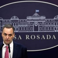Adorni negó censura al periodismo y esquivó preguntas sobre su patrimonio