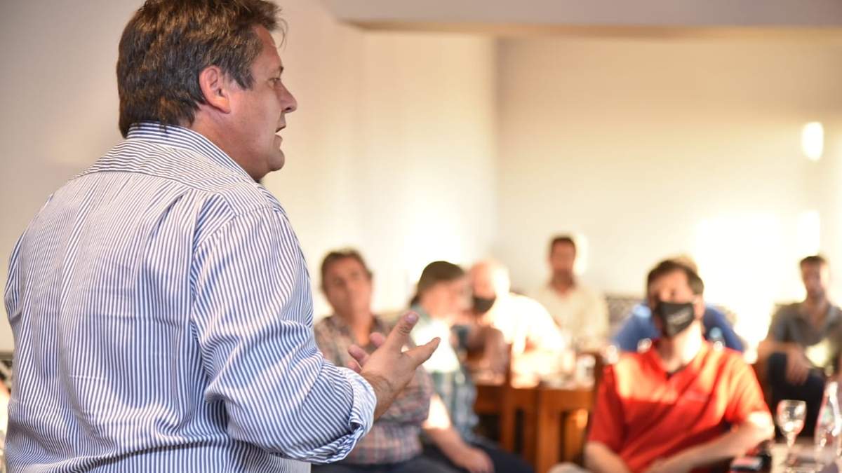 Mariano Gaido junto a empresarios. Fuente: (Twitter)