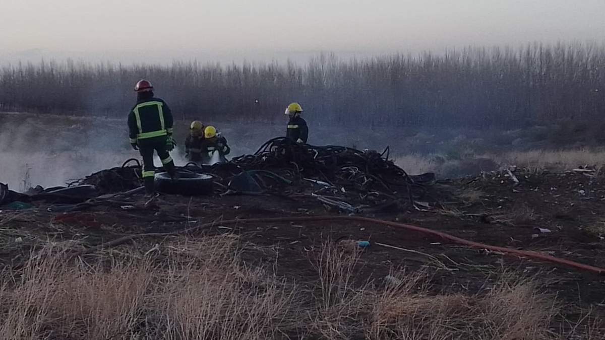 Bomberos controlan incendio en Centenario. Fuente: (Facebook).