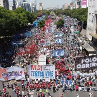 Organizaciones sociales marchan al Ministerio de Desarrollo Social
