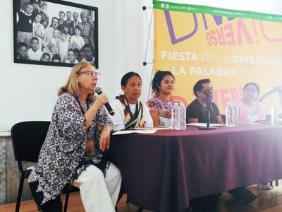 Medalla Leona Vicario a la poeta Rosina Conde