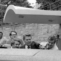 Reagan sobrevivió a un intento de asesinato y su respuesta cambió la trayectoria de su presidencia