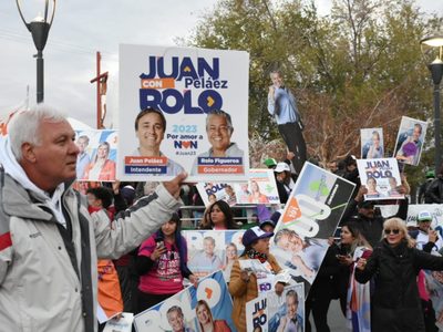 Rolando Figueroa cerró la campaña en la Plaza de las Banderas