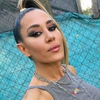 Detrás de las cortinas: Jimena Barón compartió una fotografía muy audaz y causó miles de suspiros