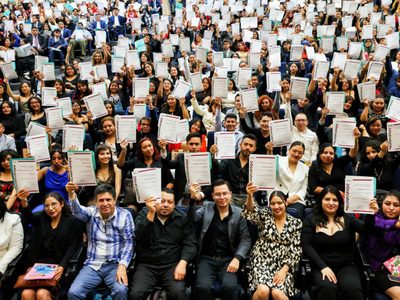 Graduación de la primera generación de la Universidad Rosario Castellanos de la CDMX