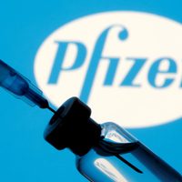 Pfizer y BioNTech se niegan a liberar las patentes de las vacunas contra el coronavirus