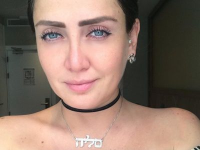 "¡Lo logró!" Celia Lora finalmente pudo burlar el bloqueo para sus infernales fotos