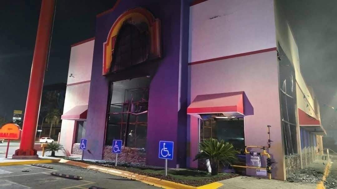 Restaurante Pollo Loco incendiado en Solidaridad, Nuevo León