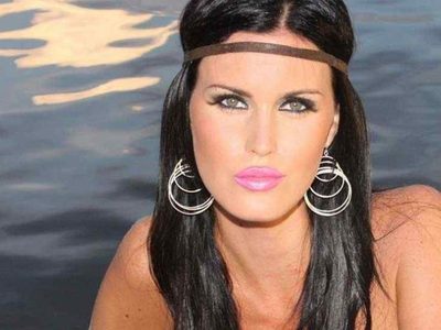 "¡Acalorada!" Natalie Weber quiso tapar su cuerpo con un sombrero pero... ¡No fue suficiente!