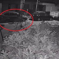 Video: así roban cubiertas a dos cuadras de una comisaría en Godoy Cruz