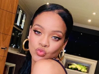 ¿No se dio cuenta? El primer selfie del año de Rihanna muestra un pequeño intruso en su cara