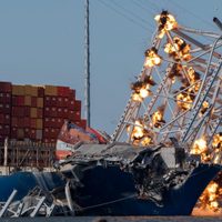 Dos meses después, tripulación sigue atrapada en el barco que chocó contra puente en Baltimore