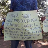 Pobladores de El Bosque, Chiapas, amarran a empleados del ayuntamiento para exigir recursos