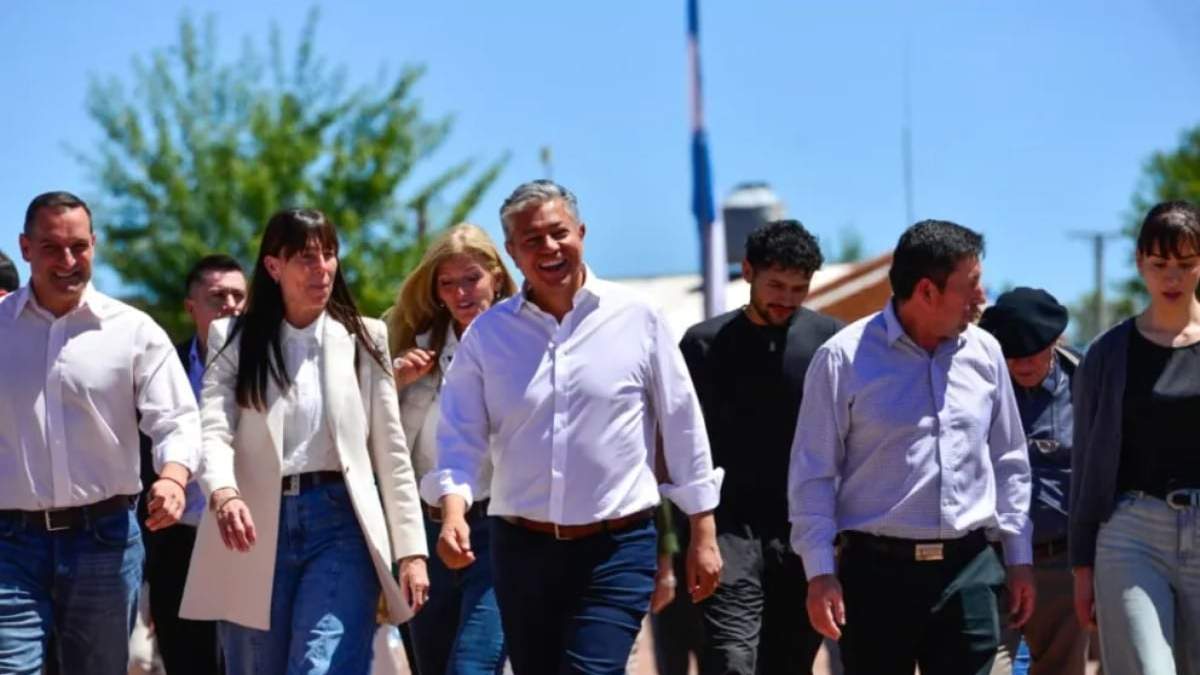 El gobernador Rolando Figueroa en Los Chihuidos. Fuente: (Neuquén Informa)