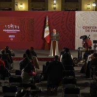 AMLO elogia reducción de la tasa de interés y pide cuidar las reservas