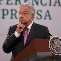 AMLO propone diálogo con Oxxo, Bimbo y Walmart para abordar subsidios a la luz