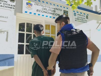 Abrió un auto con inhibidor, robó un bolso y con la documentación que contenía cometió una millonaria estafa