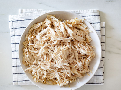 Pollo desmenuzado: probá esta tentadora versión, ideal para rellenar migas, figacitas o tostados