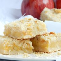 Cuadrados de manzana y coco sin harina: esponjosos y muy ricos, la receta exprés para una merienda fit