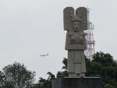 Develan escultura de La Joven de Amajac en Paseo de la Reforma; "sí se pudo", dice Batres