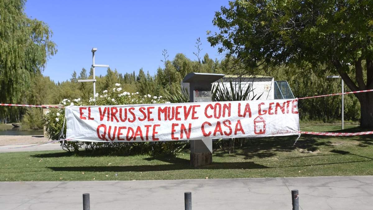 Plaza clausurada por la cuarentena. Fuente: (Twitter)