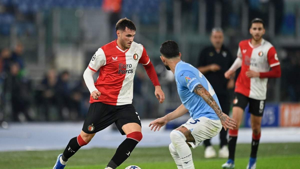 Santiago Giménez, delantero mexicano