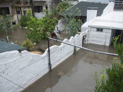 Inundaciones en Uruguay: la intendenta de Montevideo explicó por qué la ciudad quedó bajo el agua