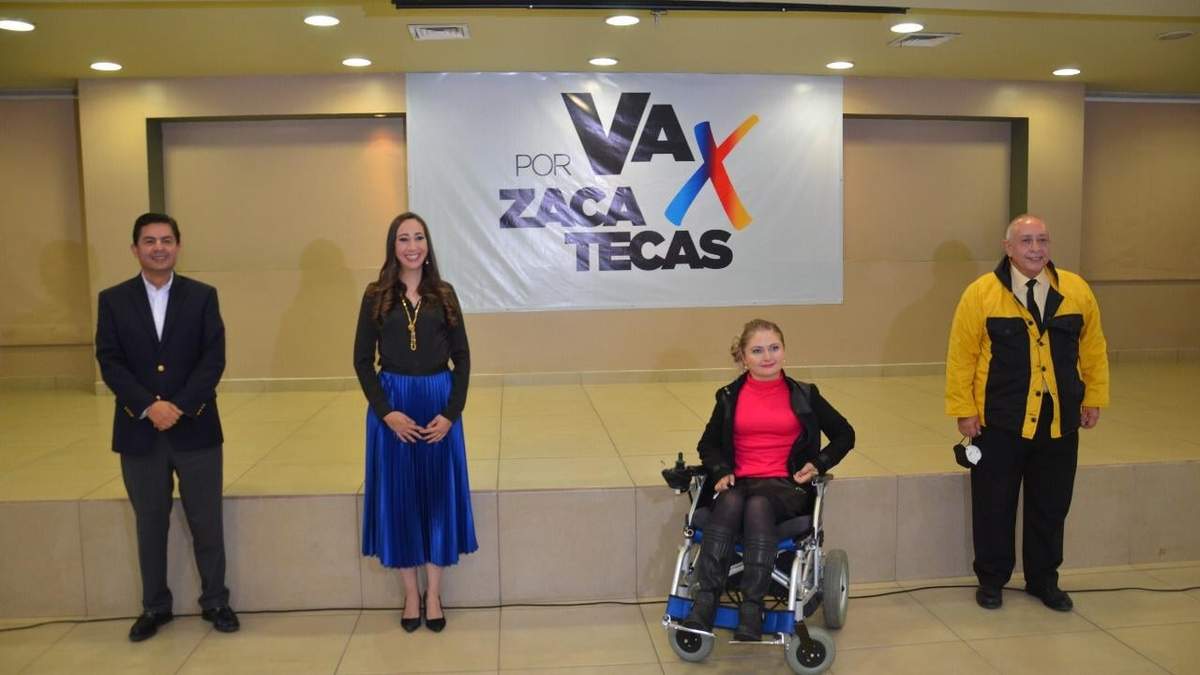 La priista Claudia Anaya (de rojo) será la candidata al gobierno de Zacatecas.