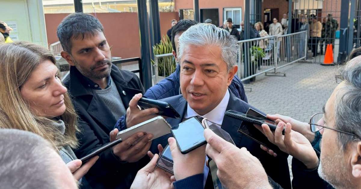 Rolando Figueroa en conferencia de prensa. Fuente: (Neuquén Informa)