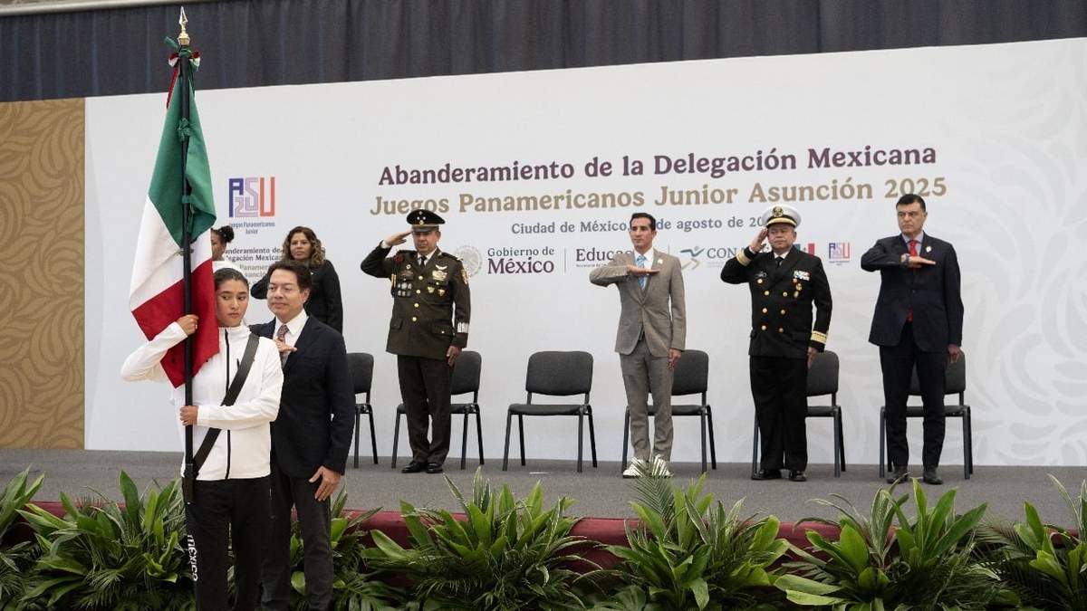 Ceremonia de abanderamiento de la delegación mexicana