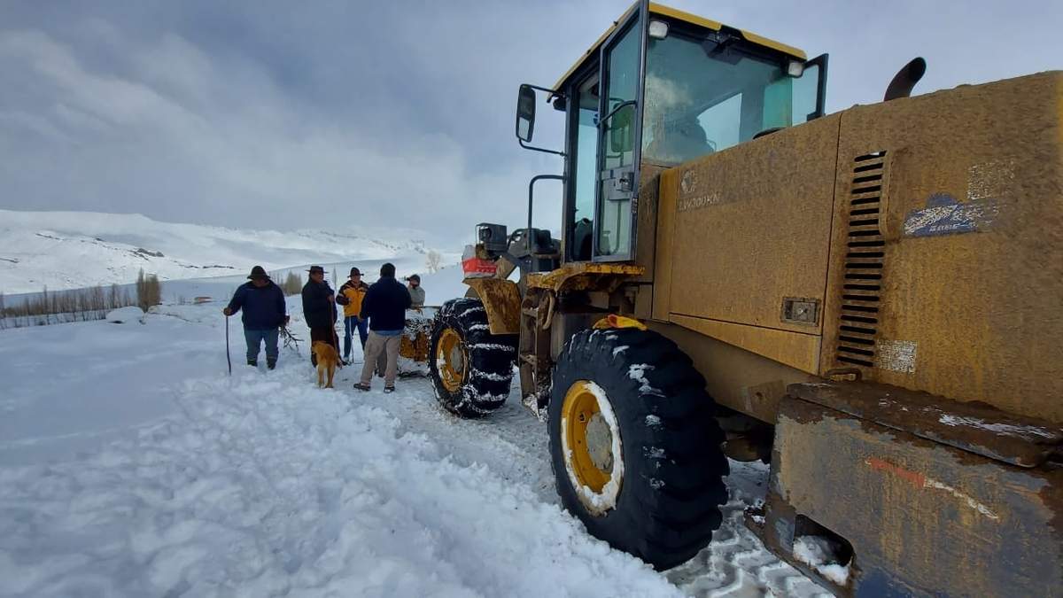 Retiran la nieve en Los Miches. Fuente: (Twitter)