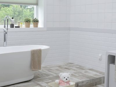 Secretos infalibles para limpiar la bañera y que quede como nueva