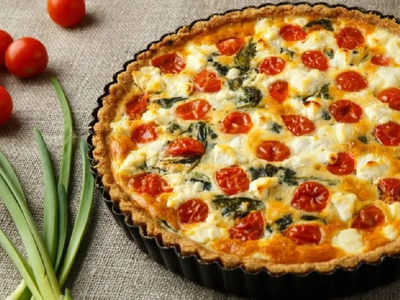 Tarta de cebolla y tomates cherrys: extrajugosa y rendidora para tu próxima cena en familia