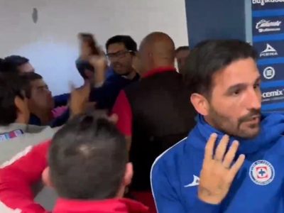 Reportero denuncia agresiones de directivos de Cruz Azul y amenazas de policías (Videos)