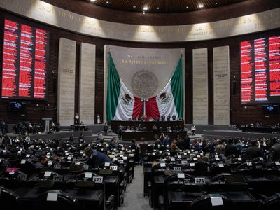 Diputados gastan más de 60 mdp en puente subutilizado, chamarras, boletos para Six Flags...