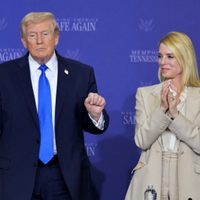 Trump despide a Pam Bondi, Fiscal General de EU; la reemplaza Todd Blanche