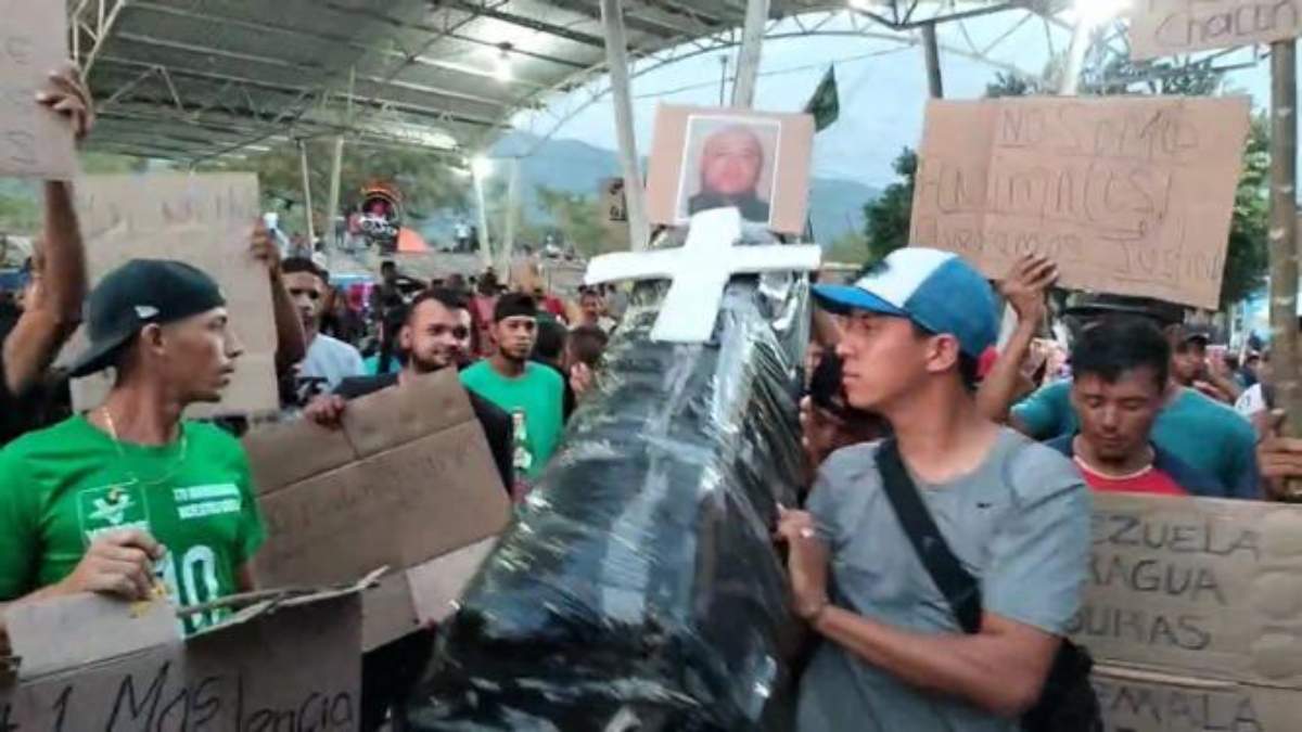 Ataúd del migrante muerto