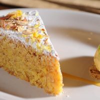 Torta de polenta y leche condensada sin gluten: poné la pava y disfrutá de la merienda más rica