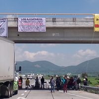 Cumple 12 horas el bloqueo de ejidatarios en el Arco Norte; exigen el pago por sus tierras