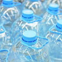 Con un bidón de agua vacío y retazos de tela, creá este hermoso organizador que es tendencia en deco
