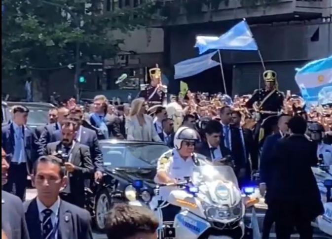 Momento de la agresión contra Milei
