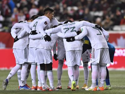México sucumbe ante Canadá y cae al tercer lugar de la eliminatoria mundialista