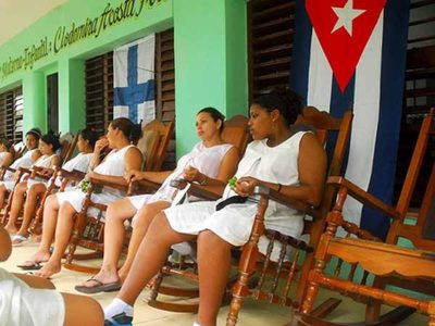 Cuba denuncia que más de 32 mil embarazadas afrontan riesgos añadidos por el bloqueo petrolero de EU
