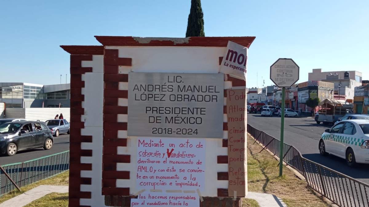 Los mensajes en el pedestal vacío