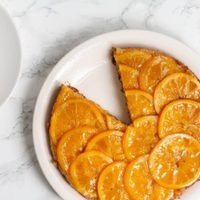 Torta de naranja invertida: el clásico de las abuelas ideal para acompañar los mates de la tarde