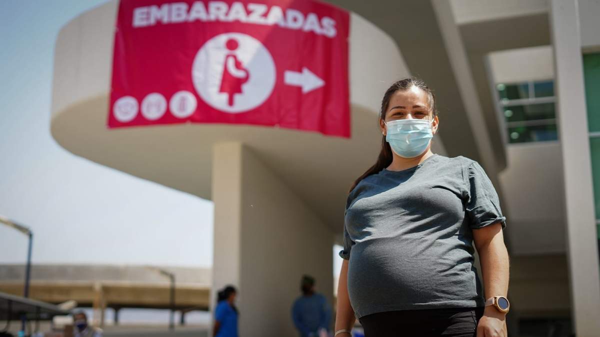 Una mujer embarazada