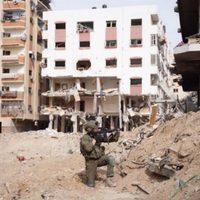 El Ejército de Israel asegura haber atravesado las defensas de Hamás en el norte y sur de Gaza