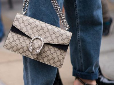 Double bag: la tendencia urbana que enloquece a las fanáticas de las carteras y fue furor en las pasarelas