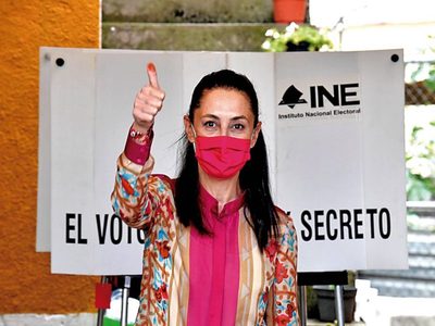 A Sheinbaum "le está costando su falta de autonomía"