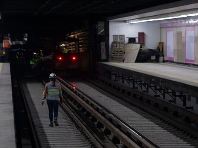 Rescatan a una joven que cayó a las vías del Metro en la estación Sevilla